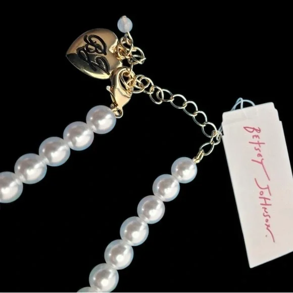BETSEY JOHNSON SET Back to School Charm & Faux Pearl Necklace & Bracelet NEW NWT - Picture 4 of 16